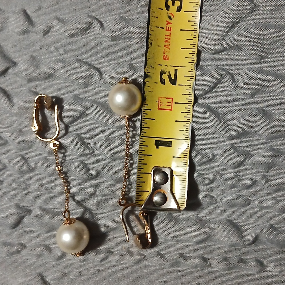 2/25👑Sarah Coventry Gold Pearl Drop Dangle Clip On Earrings - Picture 5 of 7
